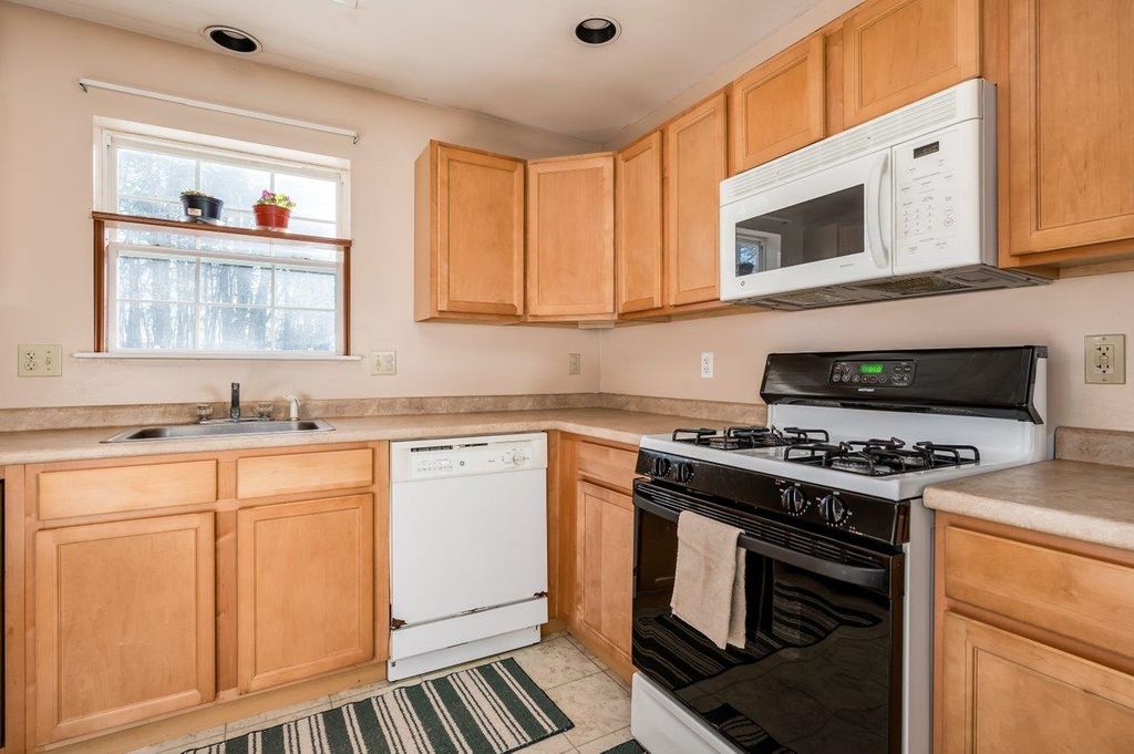 Photo of 15 Tampa Drive #B, Rochester, NH 03867 (MLS # 5076342)