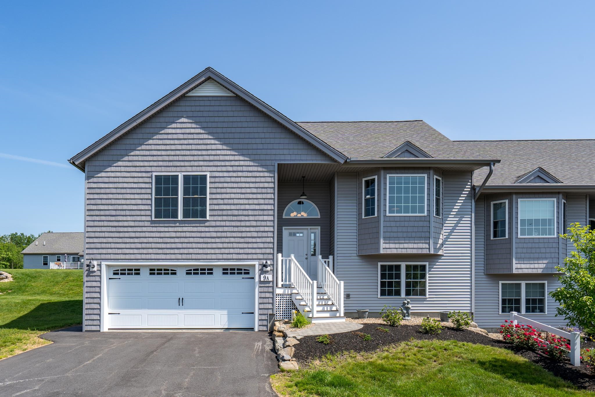 9 Lunas Avenue A