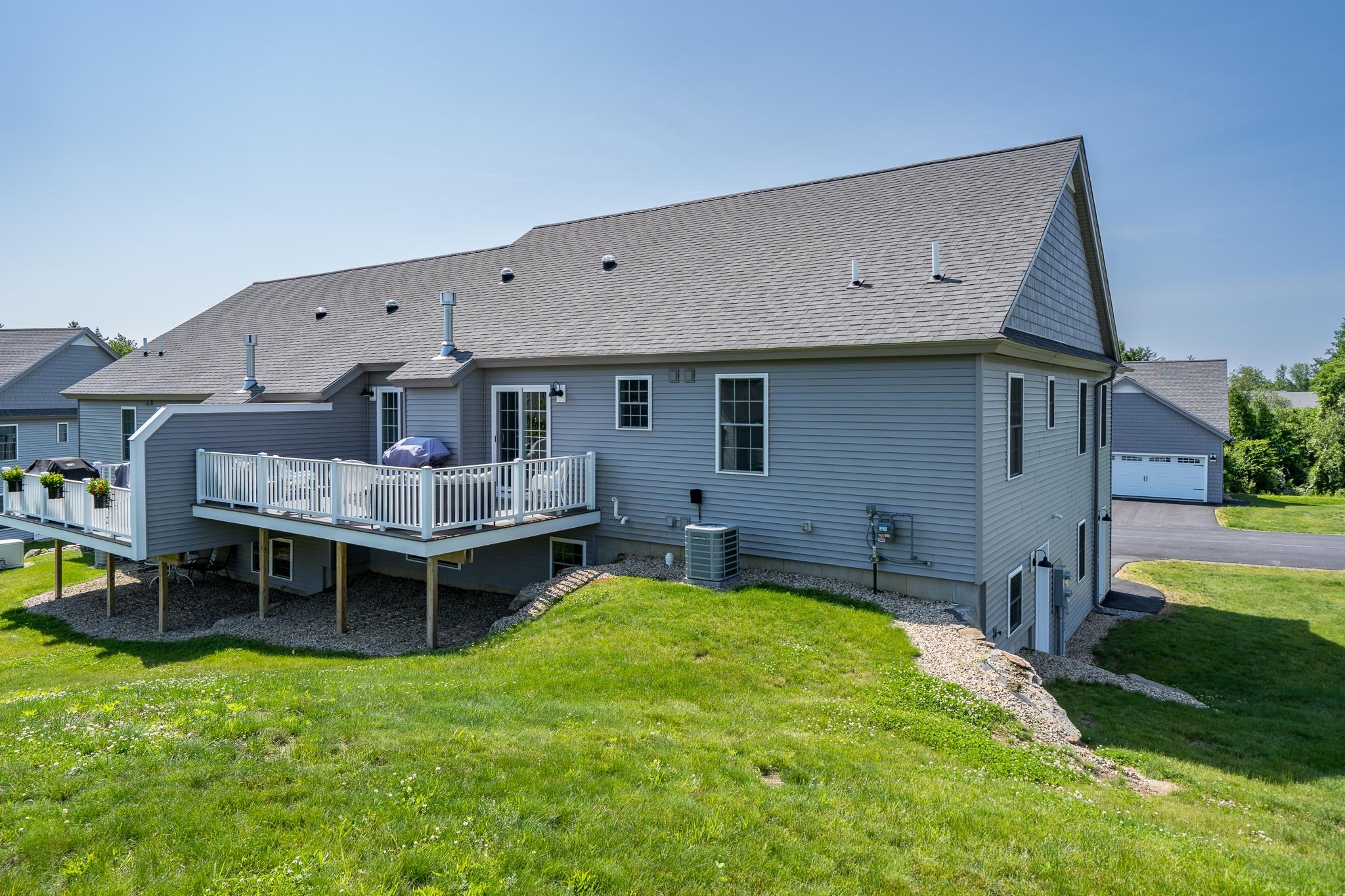 9 Lunas Avenue A