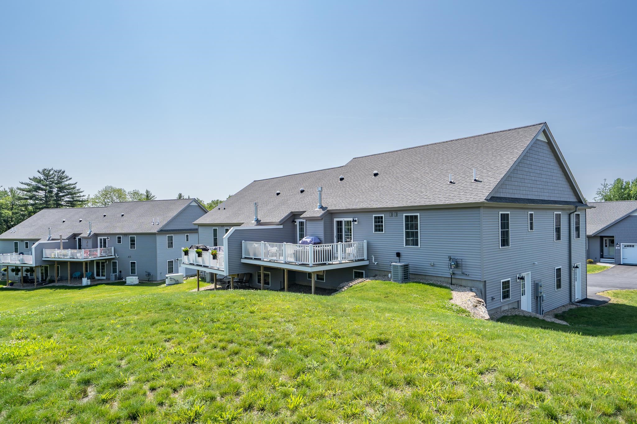 9 Lunas Avenue A