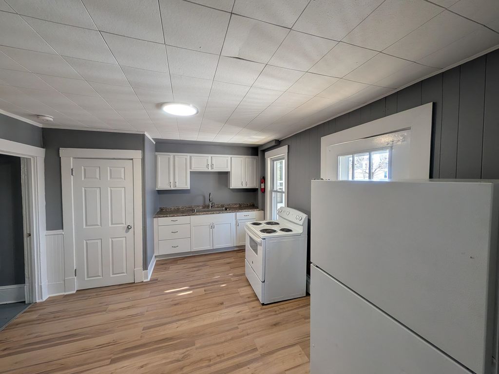 Photo of 1315 Walnut Street #6, Claremont, NH 03743 (MLS # 5081290)