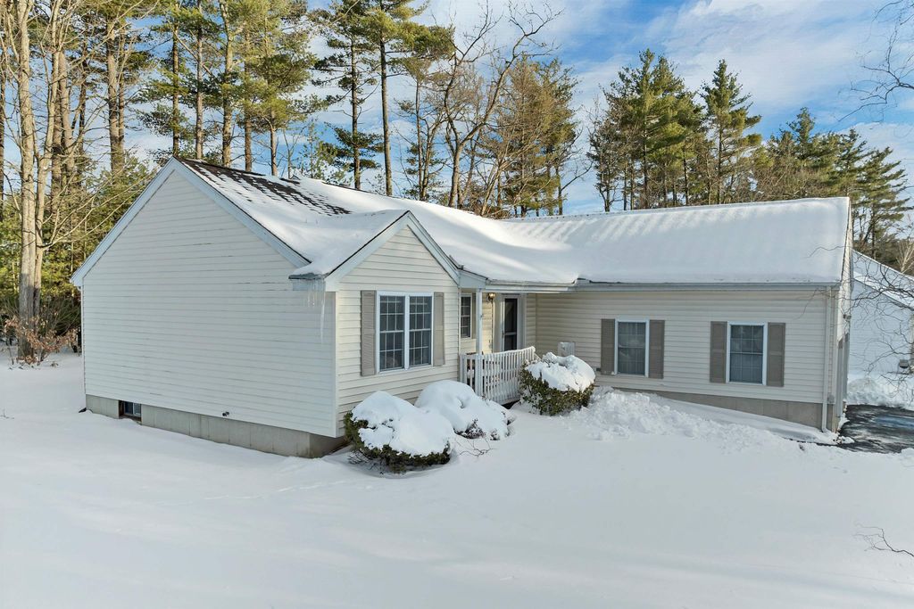 Photo of 65 Glasgow Circle, Hudson, NH 03051 (MLS # 5077556)