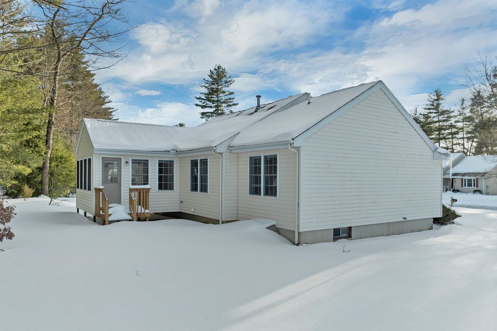 Photo of 65 Glasgow Circle, Hudson, NH 03051 (MLS # 5077556)