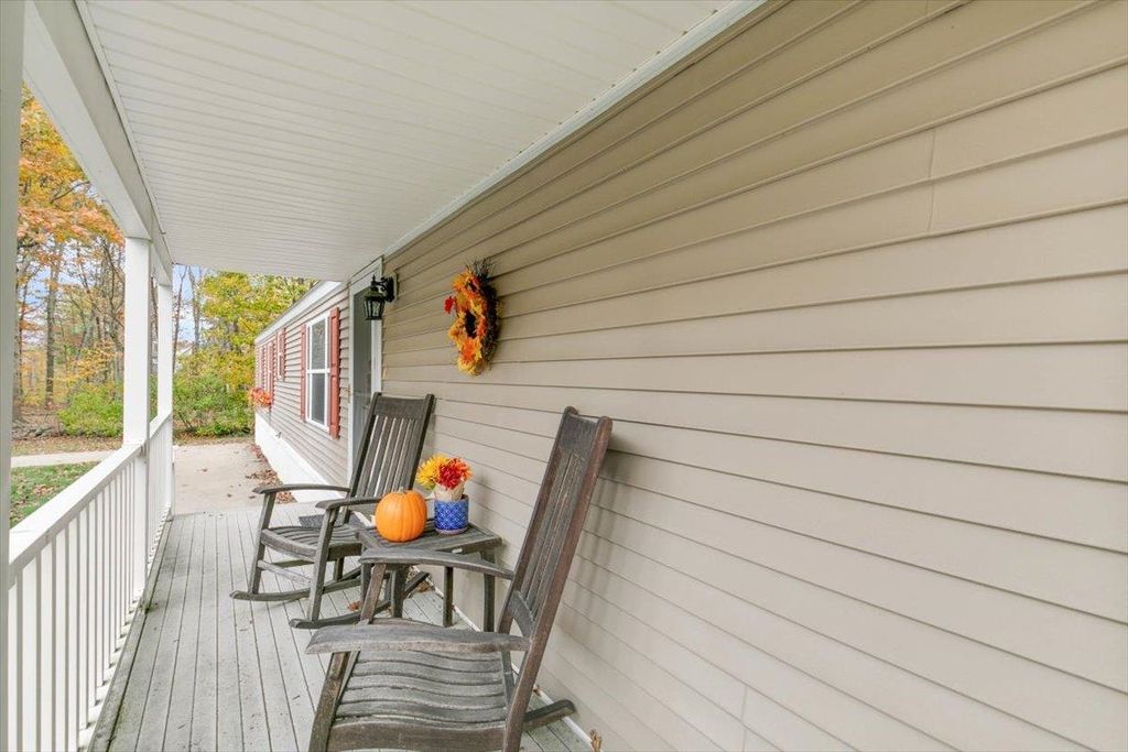 Photo of 38 Rosemary Street, Salem, NH 03079 (MLS # 5067428)