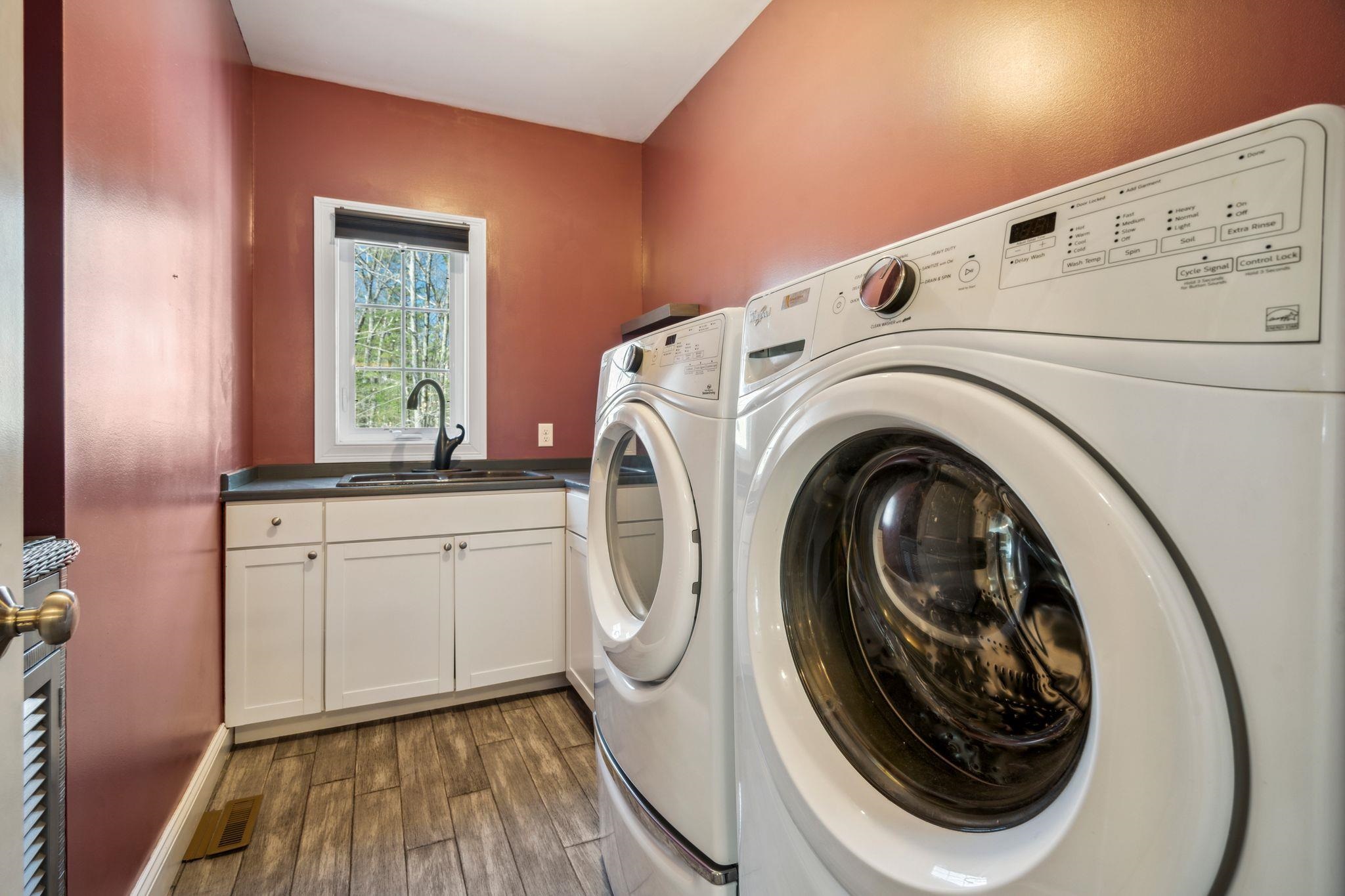 East Kingston, New Hampshire 03827, United States, 3 Bedrooms Bedrooms, ,3 BathroomsBathrooms,Residential,Pending,114185