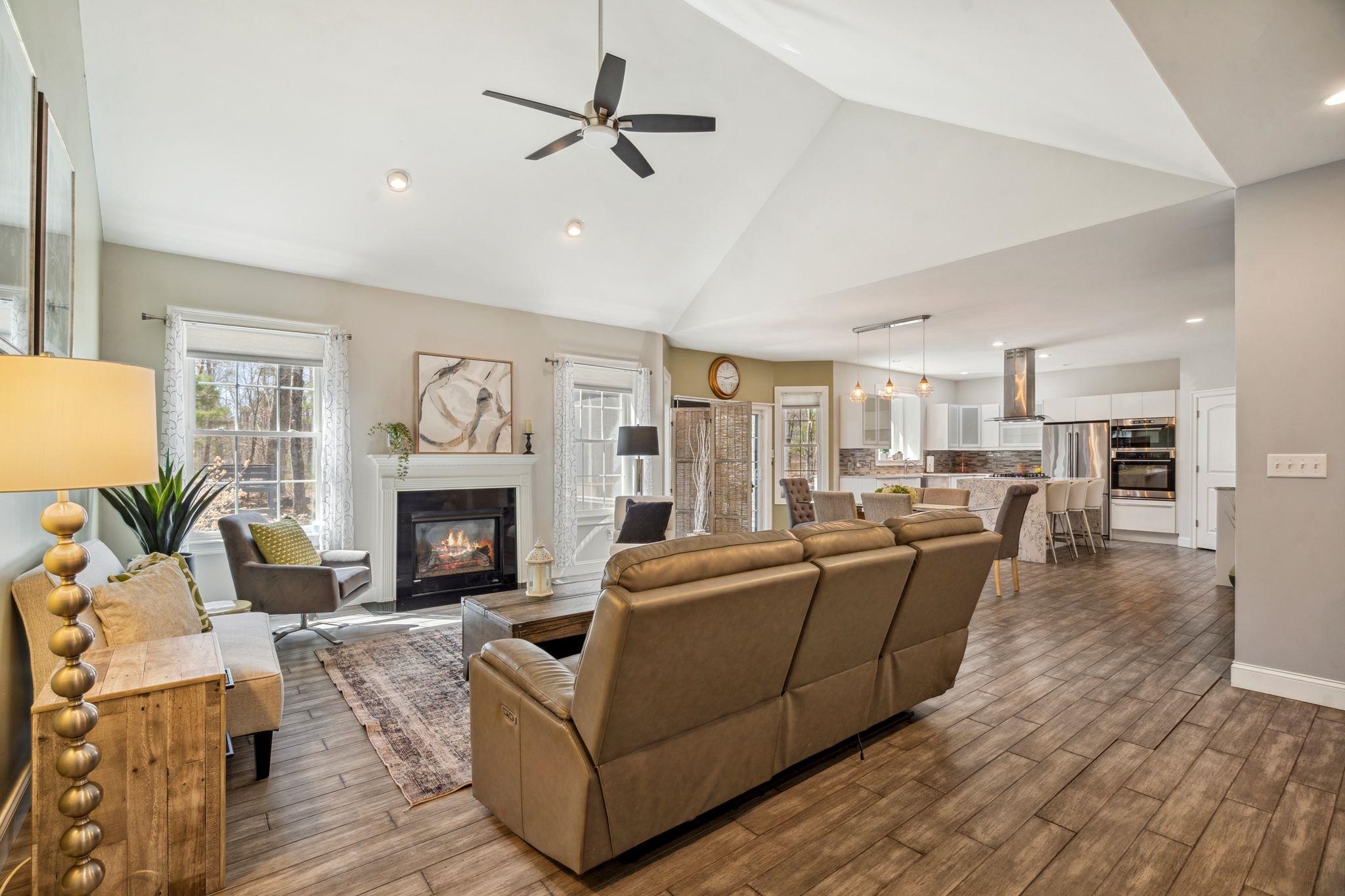 East Kingston, New Hampshire 03827, United States, 3 Bedrooms Bedrooms, ,3 BathroomsBathrooms,Residential,Pending,114185