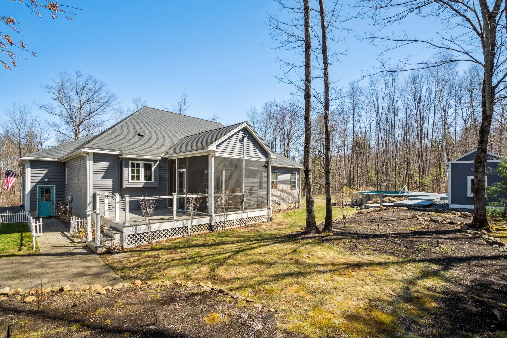 East Kingston, New Hampshire 03827, United States, 3 Bedrooms Bedrooms, ,3 BathroomsBathrooms,Residential,Pending,114185