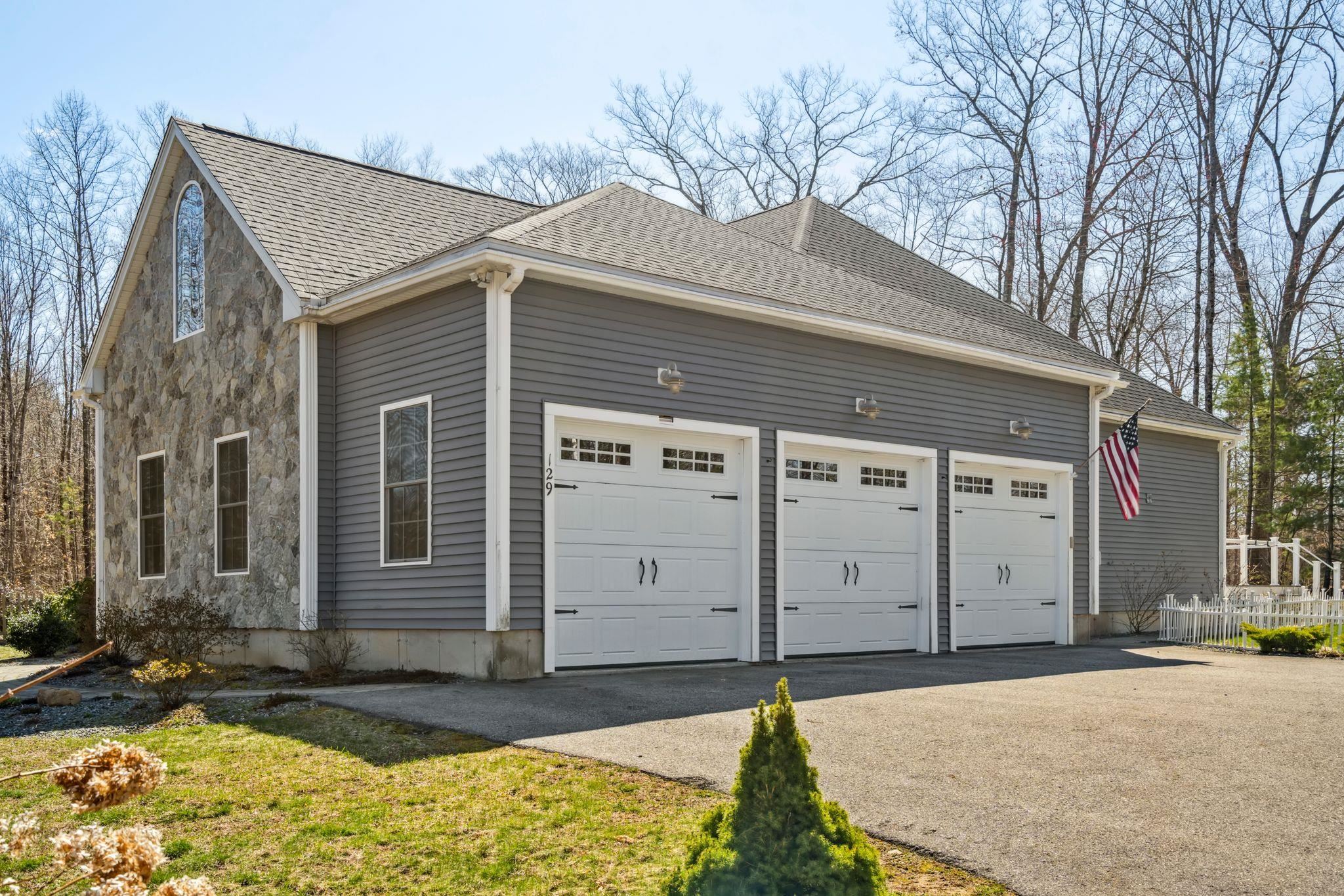 East Kingston, New Hampshire 03827, United States, 3 Bedrooms Bedrooms, ,3 BathroomsBathrooms,Residential,Pending,114185