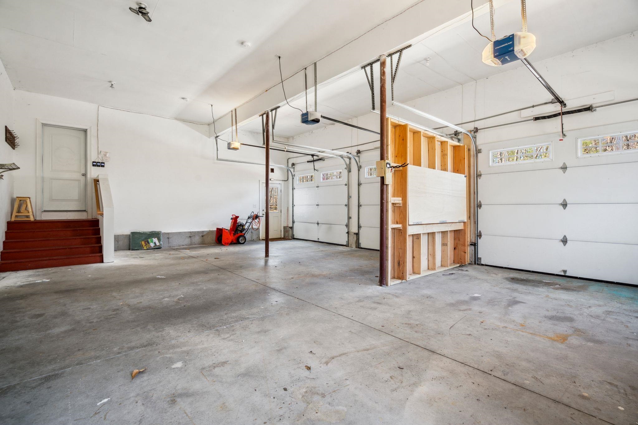 East Kingston, New Hampshire 03827, United States, 3 Bedrooms Bedrooms, ,3 BathroomsBathrooms,Residential,Pending,114185