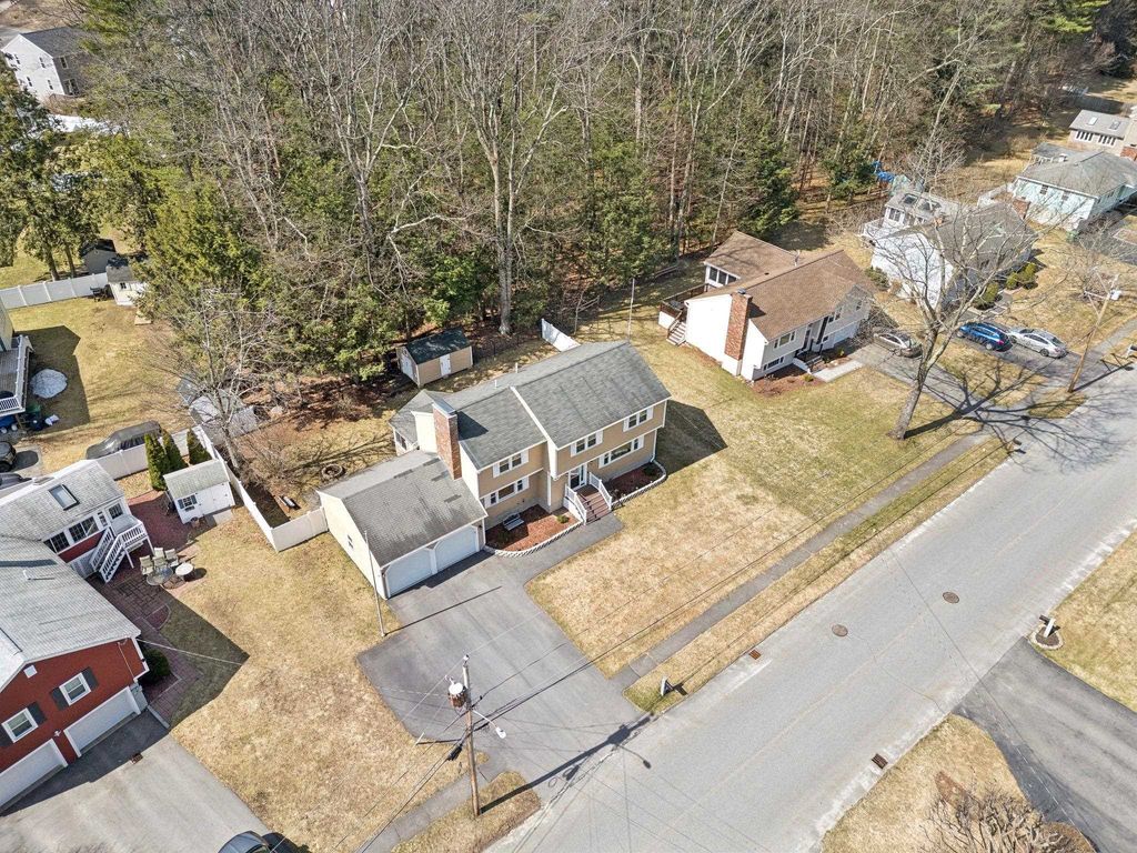 Photo of 10 Hampton Drive, Nashua, NH 03063 (MLS # 5082183)