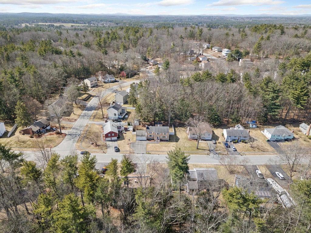 Photo of 10 Hampton Drive, Nashua, NH 03063 (MLS # 5082183)