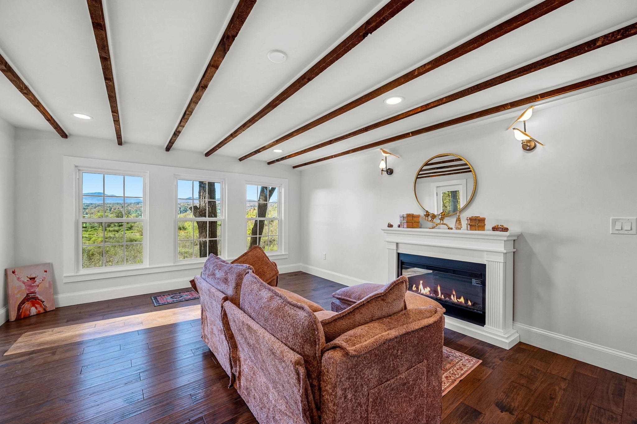 Stowe, Vermont 05672, United States, 2 Bedrooms Bedrooms, ,3 BathroomsBathrooms,Residential,Active,221995