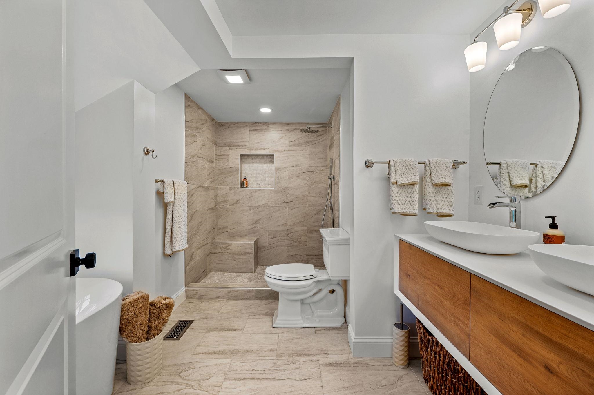 Stowe, Vermont 05672, United States, 2 Bedrooms Bedrooms, ,3 BathroomsBathrooms,Residential,Active,221995