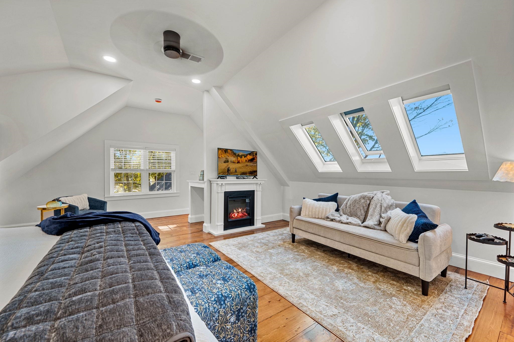 Stowe, Vermont 05672, United States, 2 Bedrooms Bedrooms, ,3 BathroomsBathrooms,Residential,Active,221995