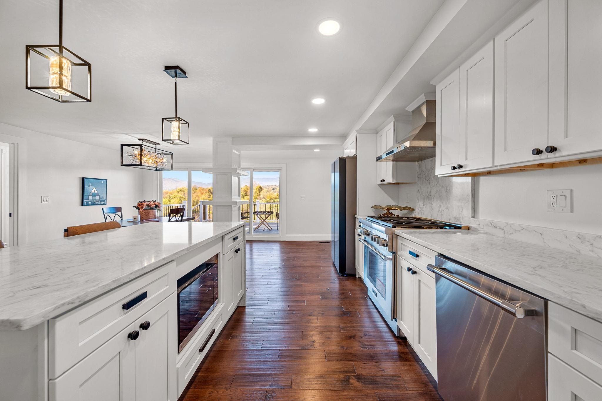 Stowe, Vermont 05672, United States, 2 Bedrooms Bedrooms, ,3 BathroomsBathrooms,Residential,Active,221995