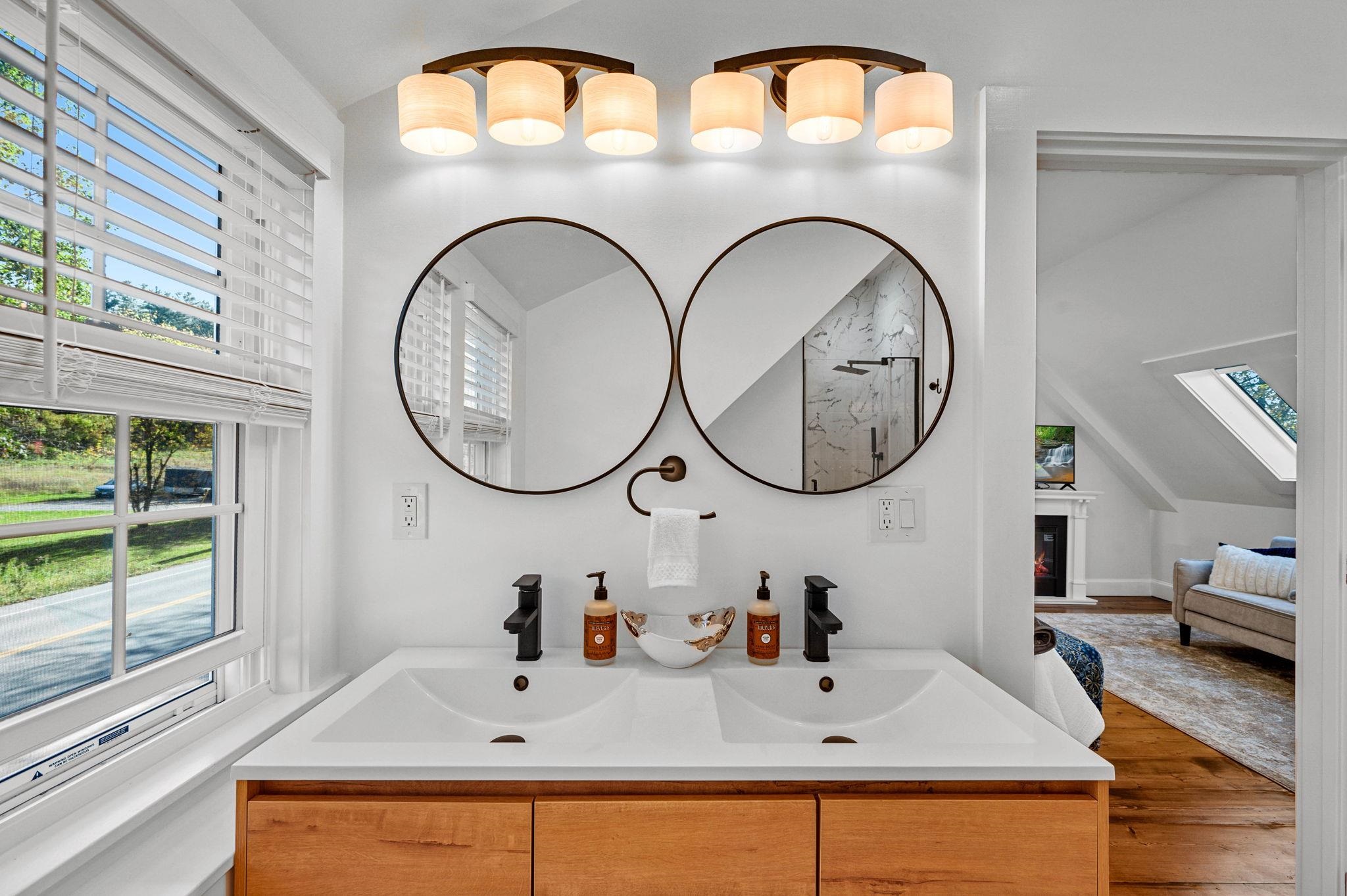 Stowe, Vermont 05672, United States, 2 Bedrooms Bedrooms, ,3 BathroomsBathrooms,Residential,Active,221995