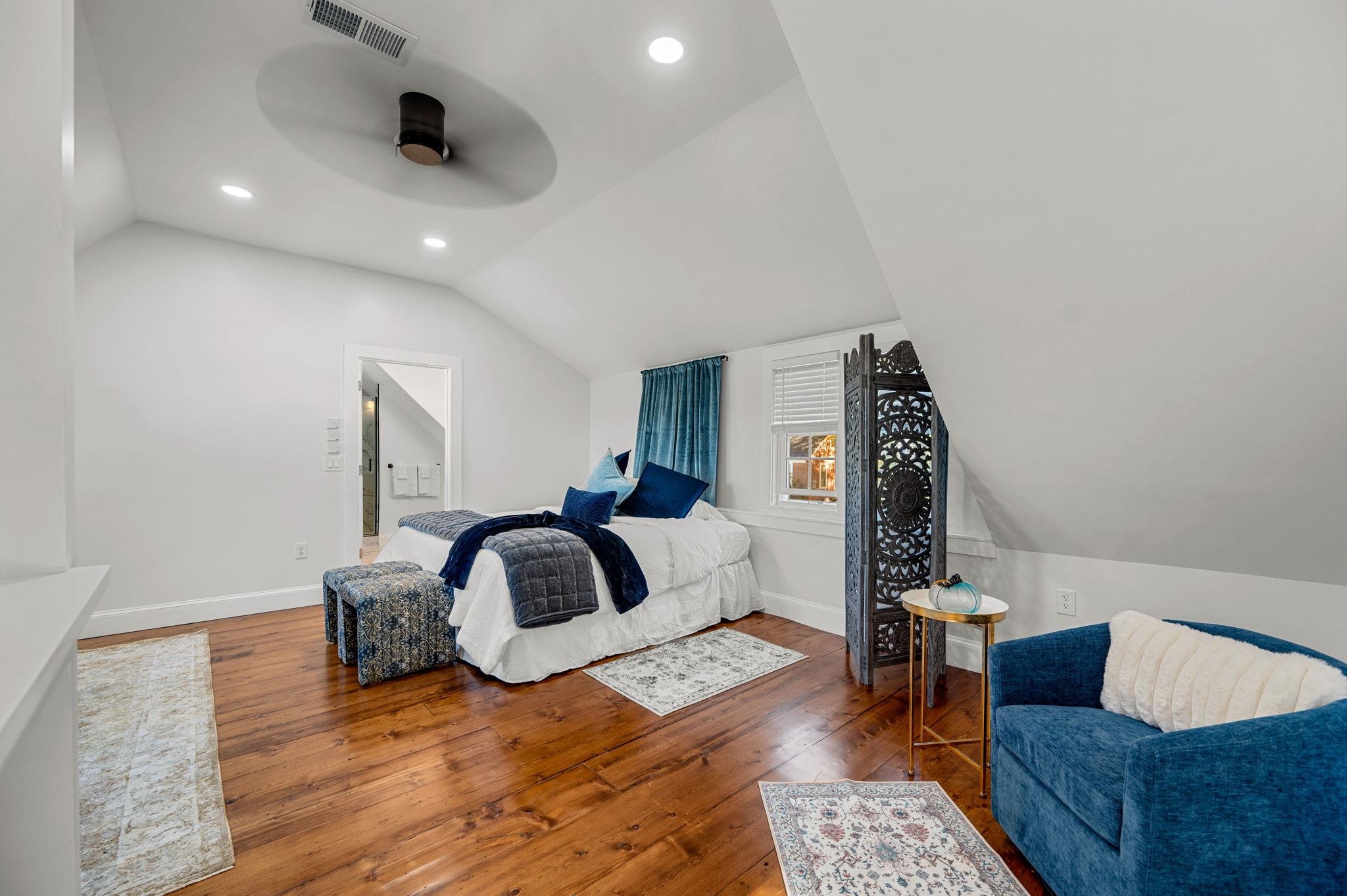 Stowe, Vermont 05672, United States, 2 Bedrooms Bedrooms, ,3 BathroomsBathrooms,Residential,Active,221995