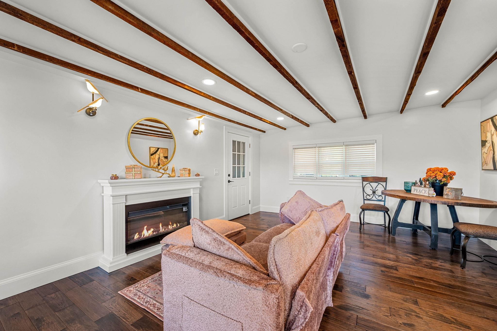 Stowe, Vermont 05672, United States, 2 Bedrooms Bedrooms, ,3 BathroomsBathrooms,Residential,Active,221995