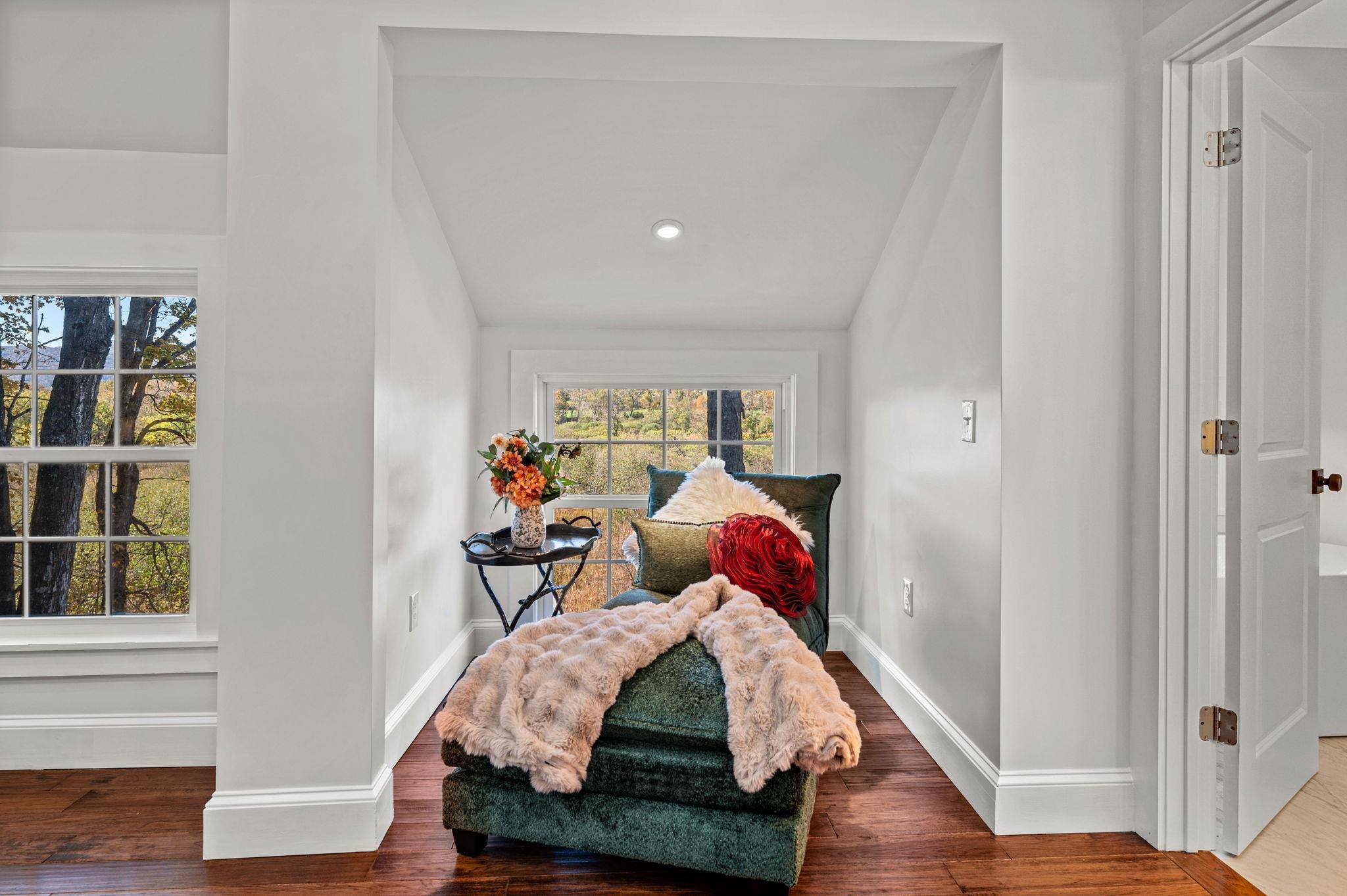 Stowe, Vermont 05672, United States, 2 Bedrooms Bedrooms, ,3 BathroomsBathrooms,Residential,Active,221995