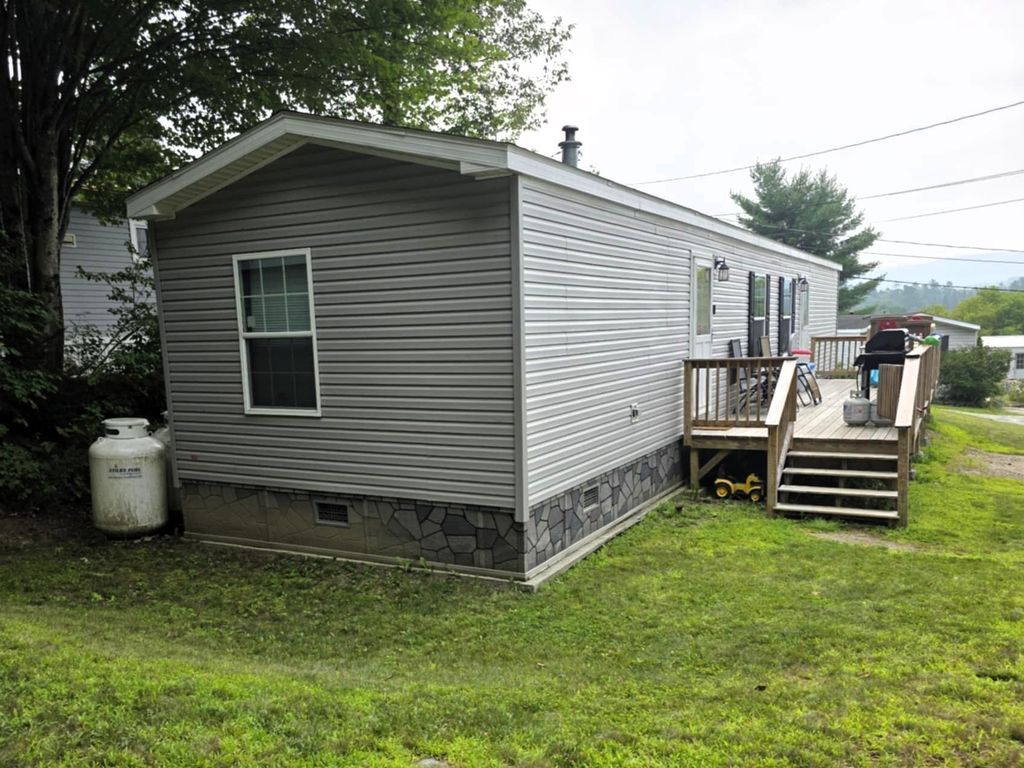 Photo of 14 Hilltop Manor Mobile Home Park, Littleton, NH 03561 (MLS # 5055376)
