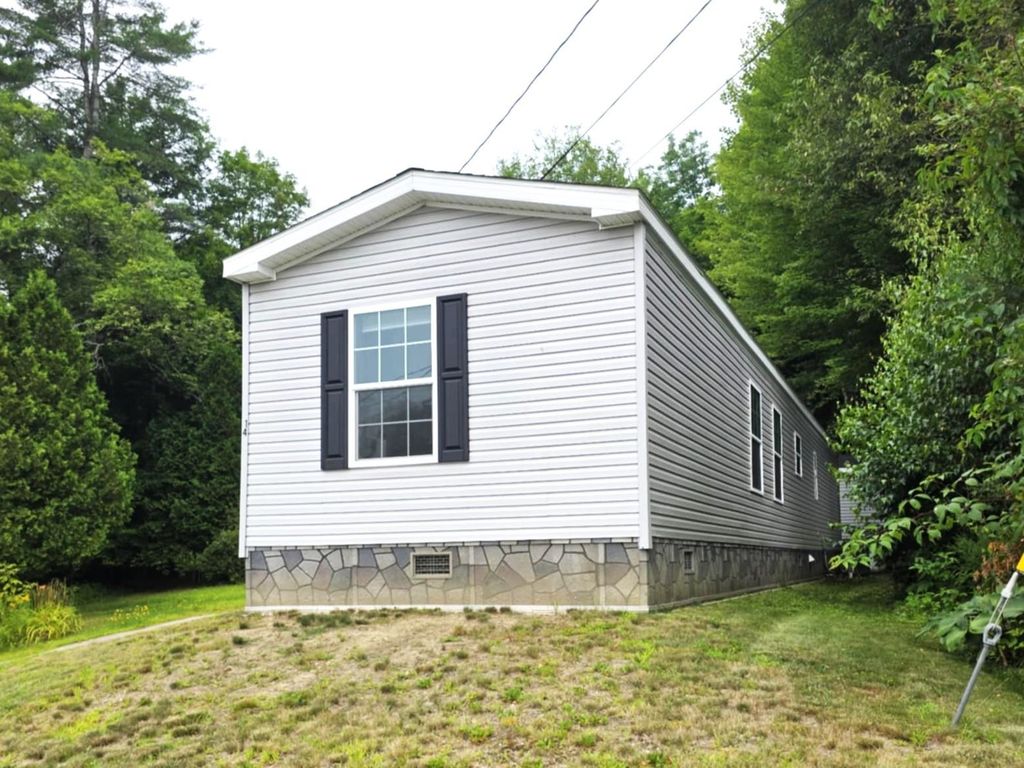 Photo of 14 Hilltop Manor Mobile Home Park, Littleton, NH 03561 (MLS # 5055376)