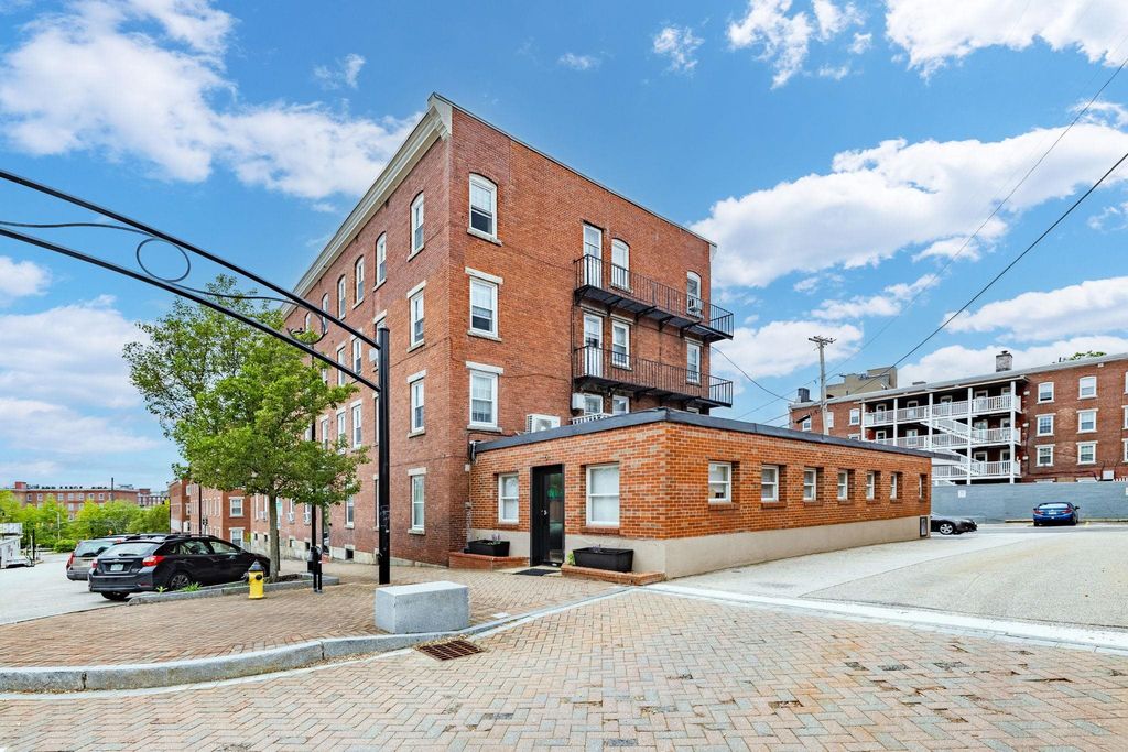Photo of 67 Stark Street, Manchester, NH 03101 (MLS # 5045076)