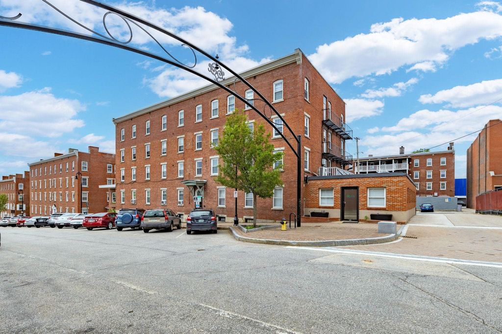 Photo of 67 Stark Street, Manchester, NH 03101 (MLS # 5045076)