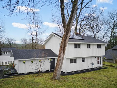 Photo of 10 Weymouth Drive, Nashua, NH 03062 (MLS # 5082445)