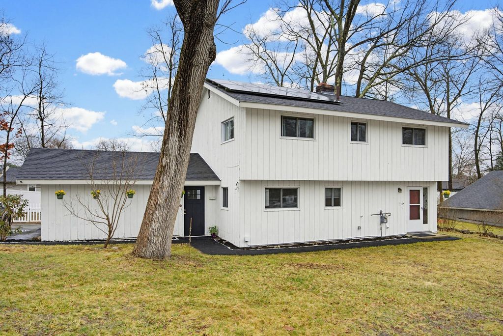 Photo of 10 Weymouth Drive, Nashua, NH 03062 (MLS # 5082445)