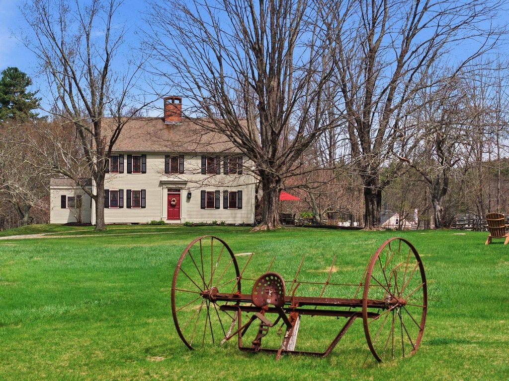 Photo of 5 Old Manchester Road, Amherst, NH 03031 (MLS # 5084491)