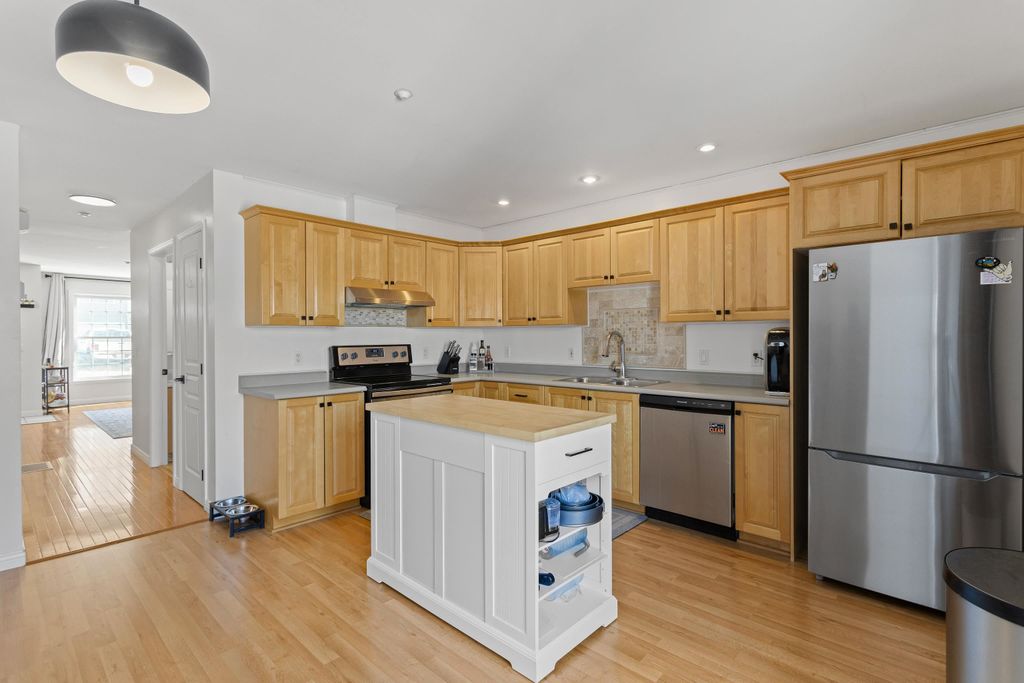 Photo of 6 Tammy Court #B, Hudson, NH 03051 (MLS # 5081851)