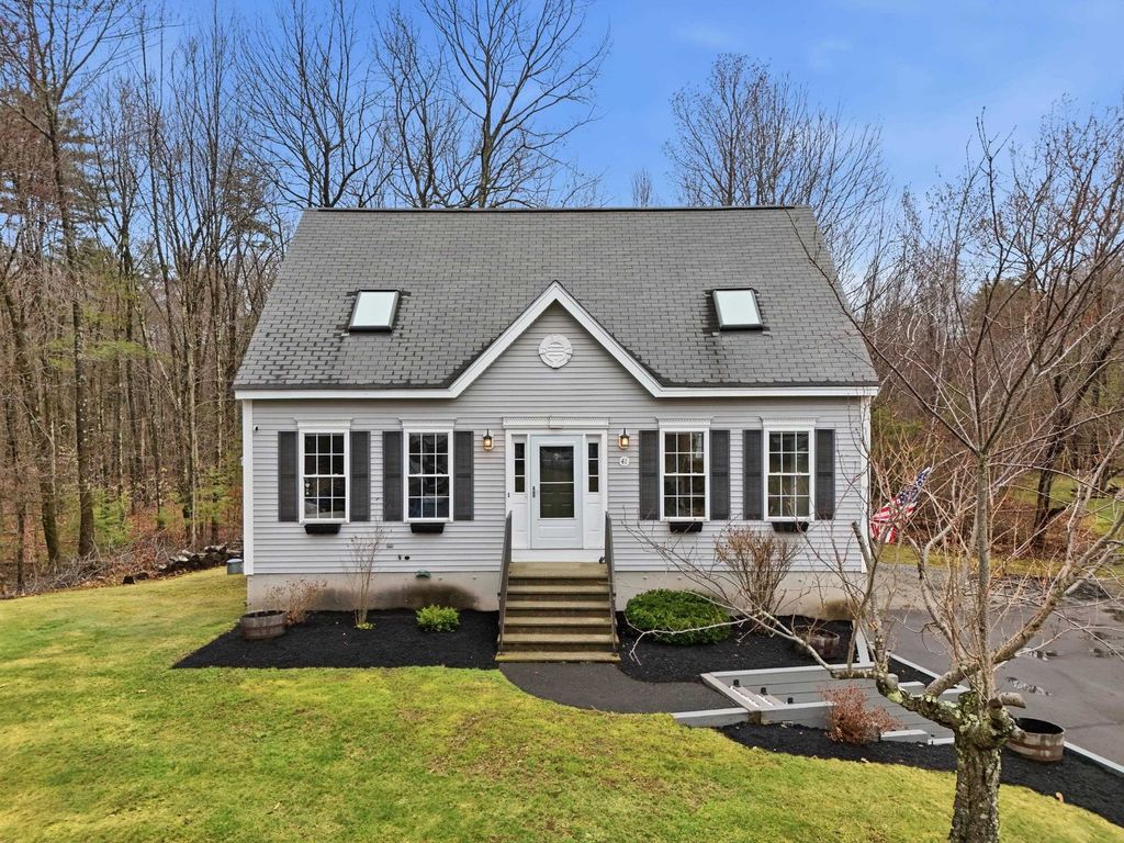 Photo of 41 Drew Woods Drive, Derry, NH 03038 (MLS # 5082457)