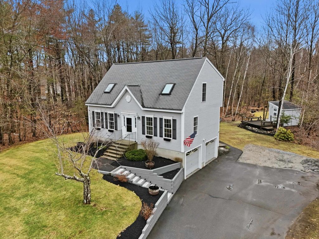 Photo of 41 Drew Woods Drive, Derry, NH 03038 (MLS # 5082457)