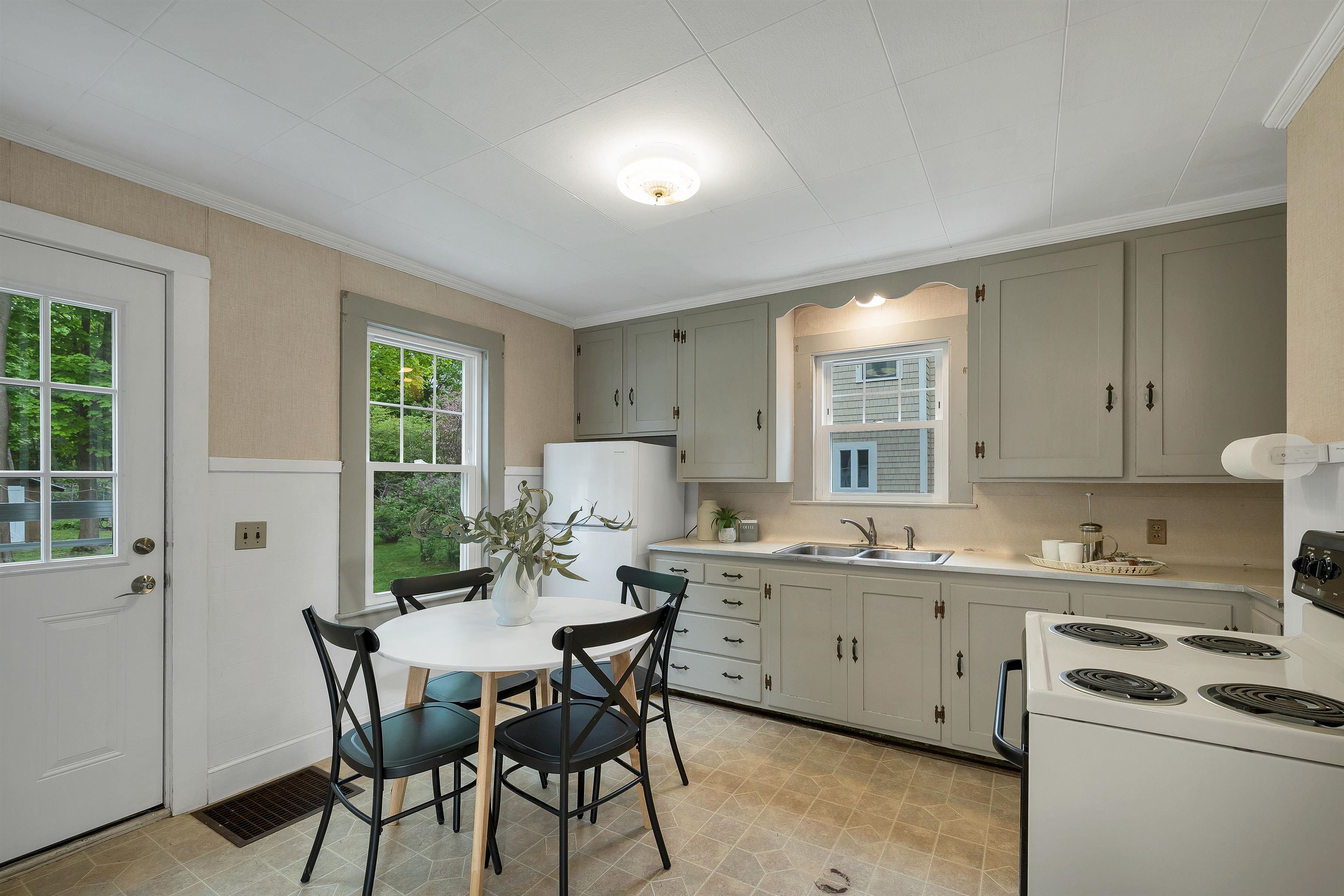 23 Dearborn Avenue