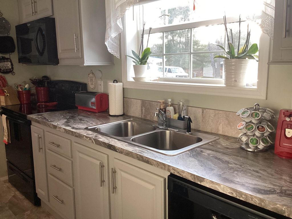 Photo of 7 Woodland Park, Troy, NH 03465 (MLS # 5068992)