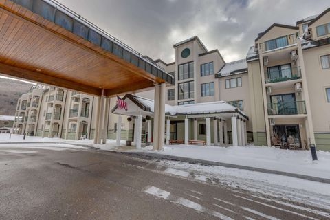 Photo of 48 Cooper Memorial Drive #413, Lincoln, NH 03251 (MLS # 5079546)