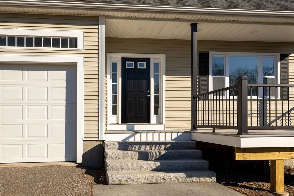 Photo of 26 Moffat Street, Portsmouth, NH 03801 (MLS # 5073915)