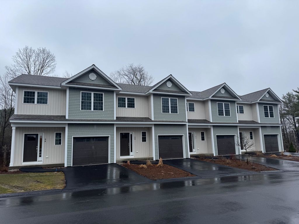 Photo of 5 Dearborn Circle, Goffstown, NH 03045 (MLS # 5081837)