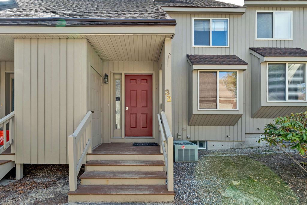 Photo of 32 Suffolk Court #173, Bedford, NH 03110 (MLS # 5084427)