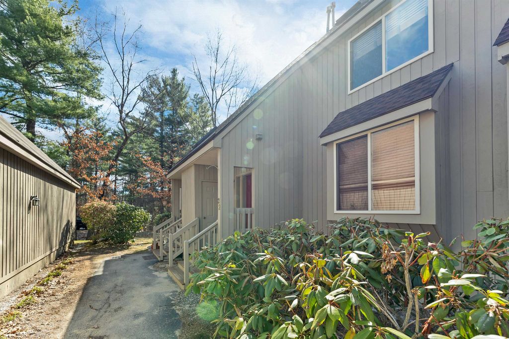 Photo of 32 Suffolk Court #173, Bedford, NH 03110 (MLS # 5084427)