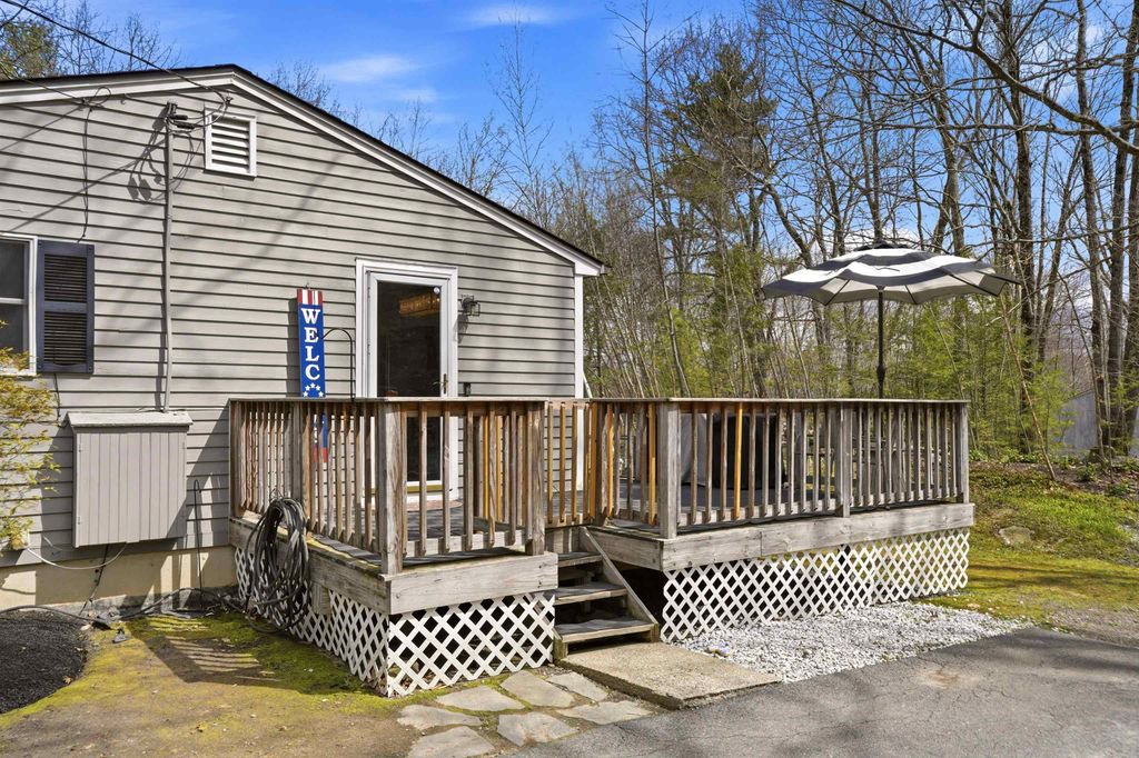 Photo of 9 Tuttle Road, Bedford, NH 03110 (MLS # 5085347)