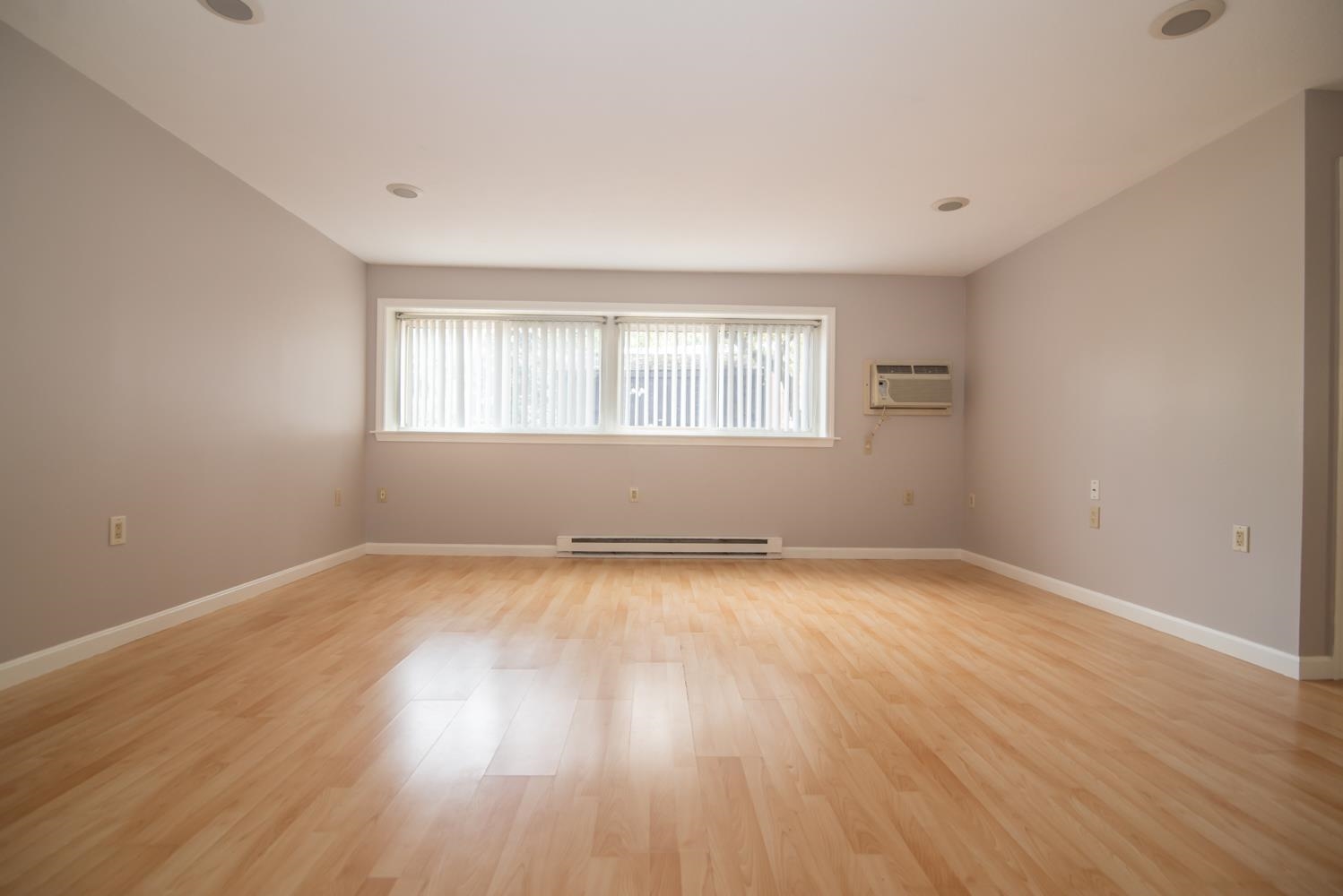 Concord, New Hampshire 03301, United States, 2 Bedrooms Bedrooms, ,2 BathroomsBathrooms,Residential,Active,194749