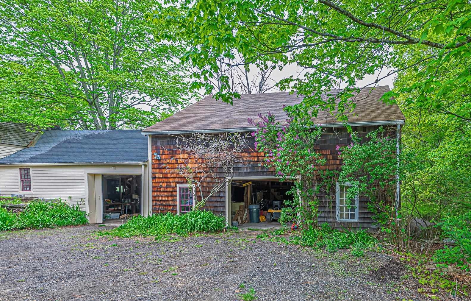 31 Long Hill Road