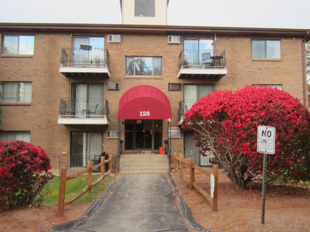 Photo of 128 Mammoth Road #7, Hooksett, NH 03106 (MLS # 5067528)