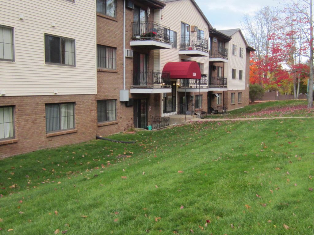 Photo of 128 Mammoth Road #7, Hooksett, NH 03106 (MLS # 5067528)