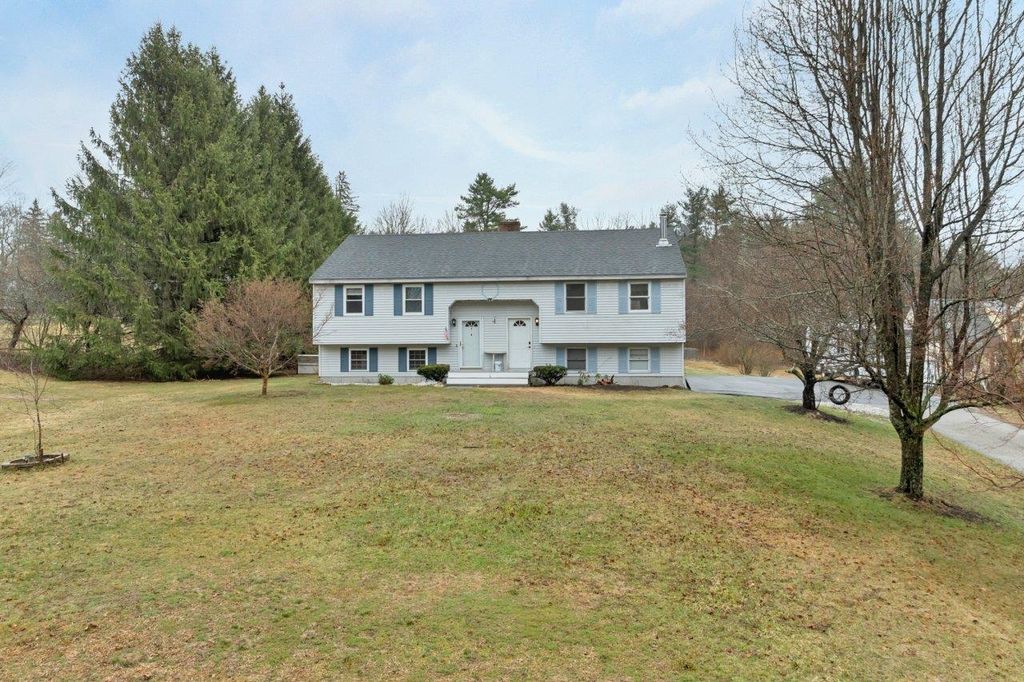 Photo of 14 N Salem Road #A, Hampstead, NH 03841 (MLS # 5082850)