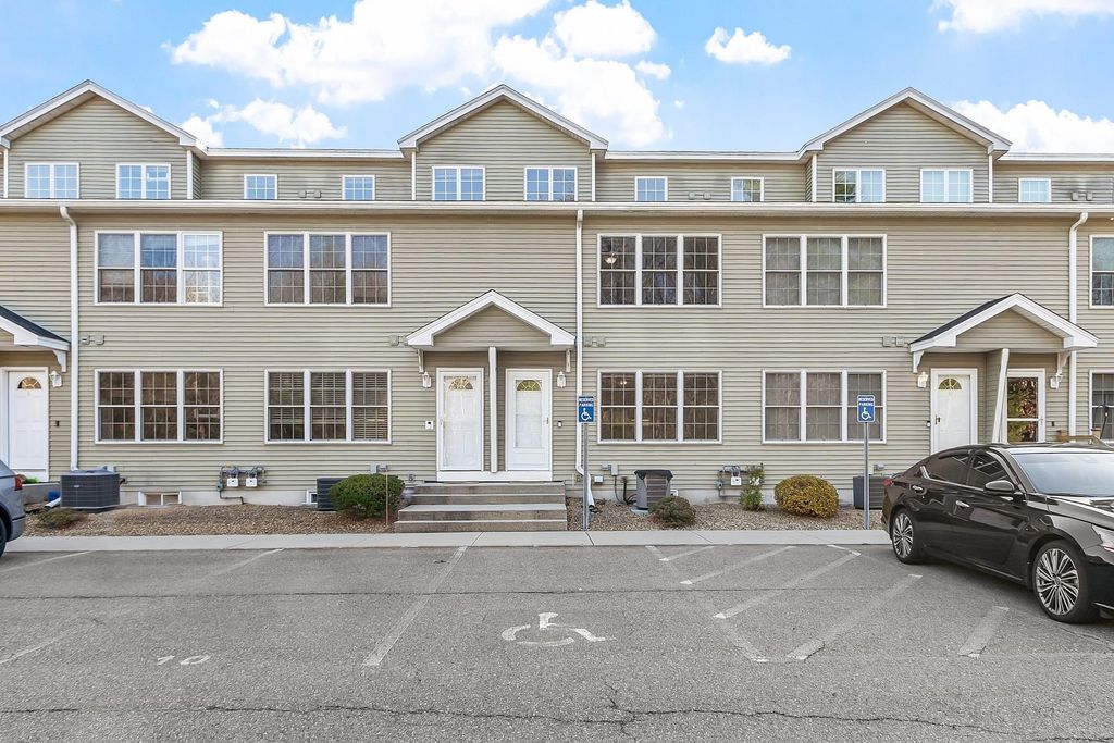 Photo of 10 Steeple Chase Drive, Hampstead, NH 03841 (MLS # 5073236)