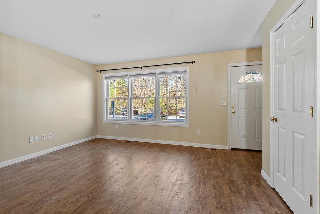 Photo of 10 Steeple Chase Drive, Hampstead, NH 03841 (MLS # 5073236)