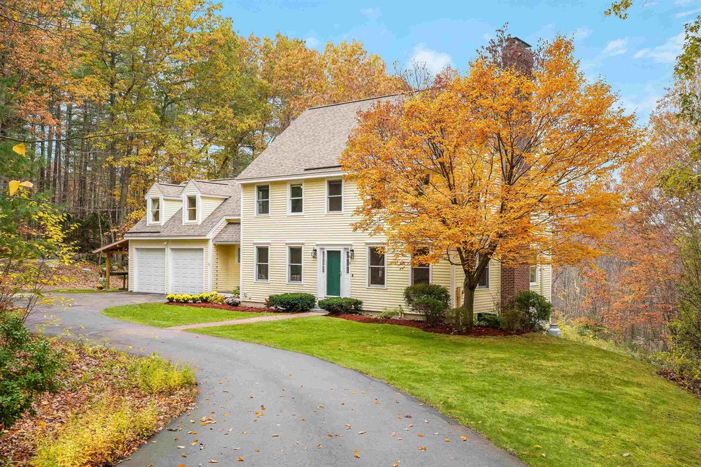 Photo of 6 Whittemore Lane, Amherst, NH 03031 (MLS # 5067737)