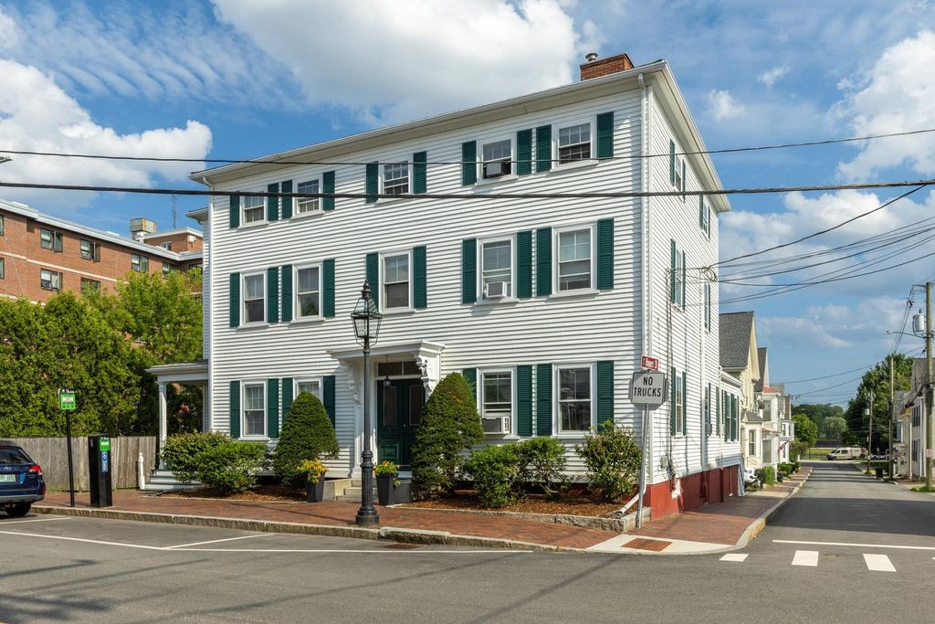Photo of 110 Court Street #4, Portsmouth, NH 03801 (MLS # 5079147)
